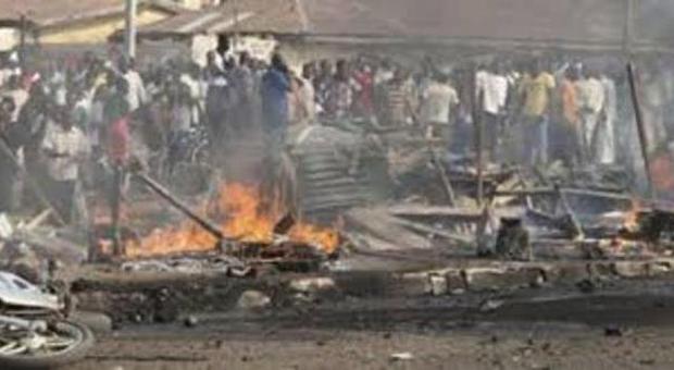 Camerun, due ragazze kamikaze si fanno esplodere in un villaggio: 9 morti