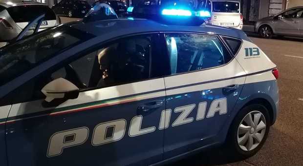 Ancona, ferita chiama la Polizia: «Mio marito mi ha aggredita». Ma non era vero nulla