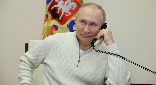 Ucraina, Putin ordina 'tregua di Natale' di 36 ore: l'ira di Kiev. Biden: «Vuole un po' di ossigeno»