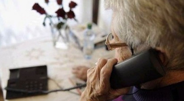 Telefonate di falsi carabinieri, a Mondolfo scatta l'allarme truffe anni danni degli anziani: tam tam sui social