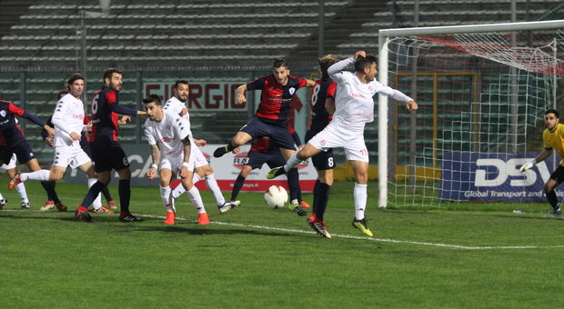 I giocatori dell'Anconitana in fase di attacco nell'ultima partita disputata contro la Vigor Senigallia