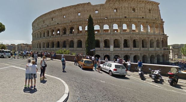 Roma, il belvedere del Colosseo diventa pedonale: stop alle auto a largo Corrado Agnesi