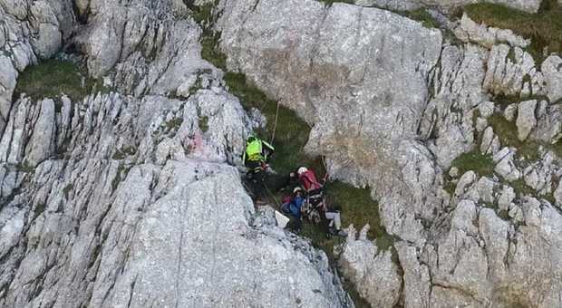 Volo di 50 metri sulla parete rocciosa: ferito un alpinista di Feltre
