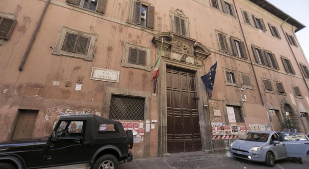 Roma, la preside del liceo Virgilio: «Io, isolata, mi batto per la legalità»