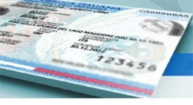 Carta d'identità persa o scaduta, quella nuovo arriva tra quattro mesi. Viaggio tra le anagrafi d'Italia