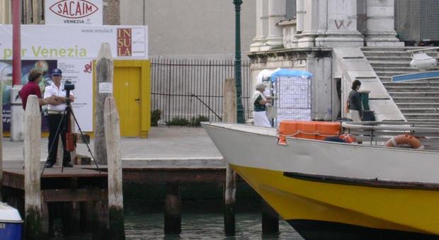 Vigili urbani con il telelaser a Venezia (foto d'archivio)