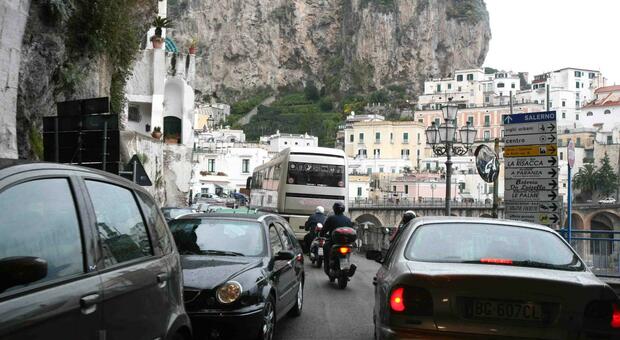Caos traffico in Costiera amalfitana: i provvedimenti