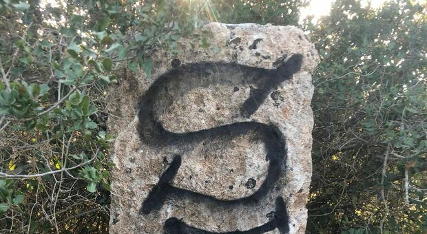 Salento, vandalizzato il megalite tra Casarano e Ruffano