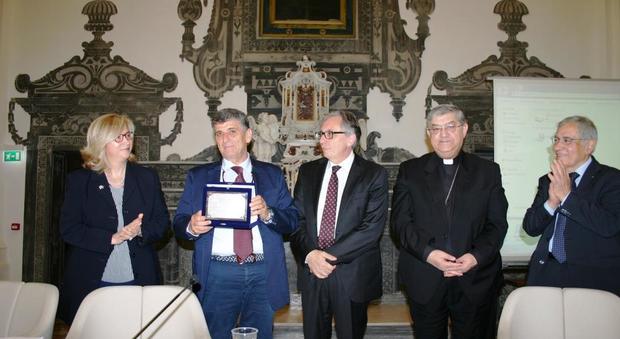 Migranti, il medico-eroe Bartolo al Premio Napoli città di Pace: «Stop alle stragi con l'accoglienza»