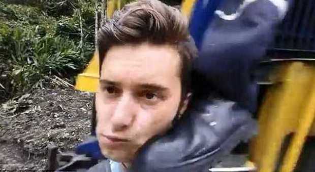 Selfie tragico con il treno alle spalle tre ragazzi muoiono investiti