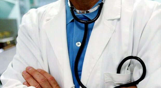 Covid, 1100 medici e odontoiatri sono stati sospesi: «Non sono ancora vaccinati»