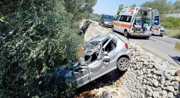 Pauroso incidente sulla Ostuni-Martina Franca: auto si ribalta, un ferito