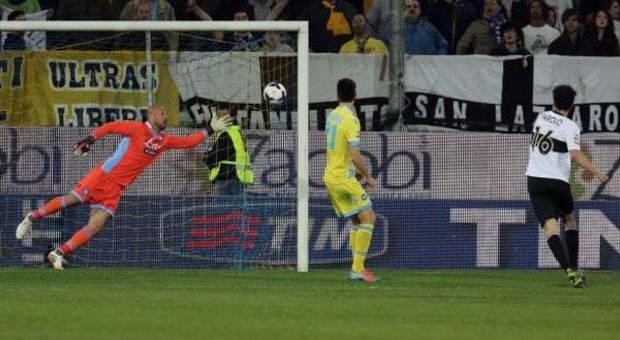 Il Parma stende il Napoli 1-0: azzurri, addio al secondo posto