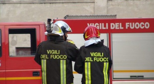 Incendio doloso a via Tuscolana Distrutta la pasticceria i Siciliani