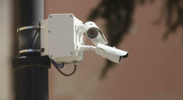 Scuole sicure, telecamere di sorveglianza e un video contro il bullismo