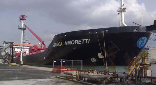 Marittimo 35enne trovato sgozzato a Venezia nella stiva di una petroliera