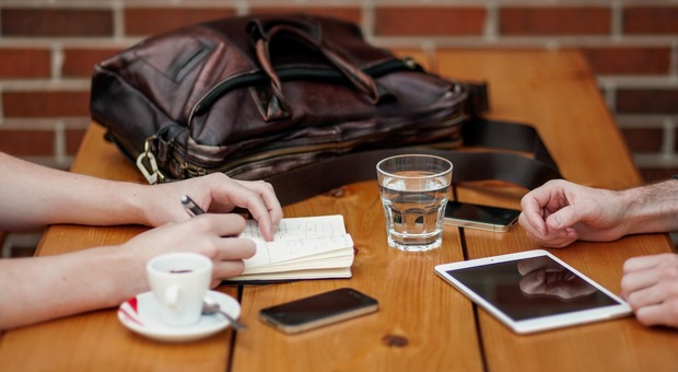 Speed date: come trovare lavoro con un colloquio di 5 minuti al tavolo di un caffè