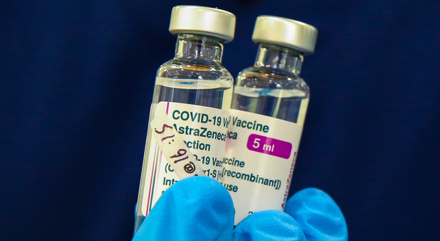AstraZeneca: «15 trombosi e 22 embolie su 17 milioni di persone, il nostro vaccino è sicuro come gli altri»