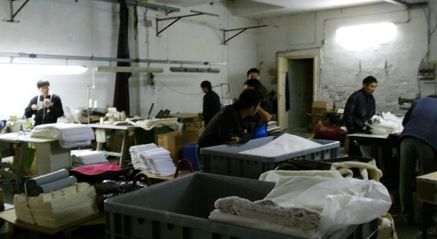 Operai in nero nei laboratori cinesi Ispettori Inps chiudono due aziende