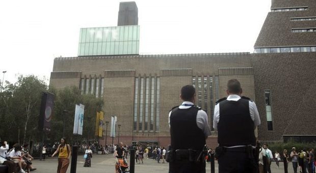 Londra, gettò bimbo dal decimo piano della Tate Gallery: condannato a 15 anni
