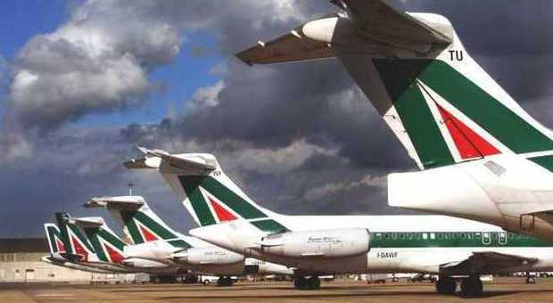 Alitalia, più esuberi nel nuovo piano Possibili 2.500 tagli, stretta sui manager
