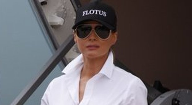 Mai più senza occhiali da sole (anche di notte): è boom dell'effetto Melania Trump