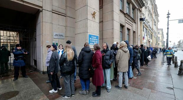 Putin a valanga nel voto senza rivali File e proteste ai seggi, più di 70 arresti