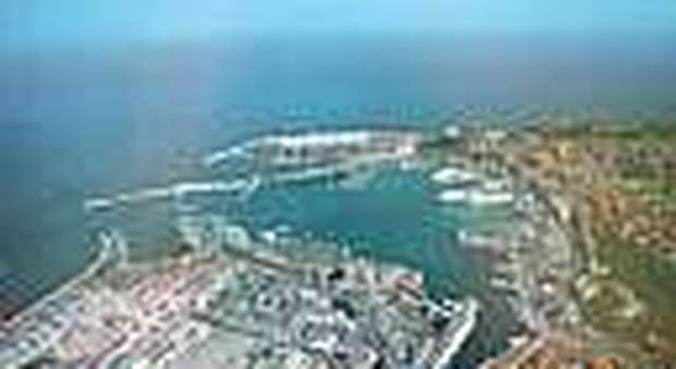 Ancona, salvataggio Isa Yacht: il cantiere Palumbo di Napoli sfida Frittelli Maritime