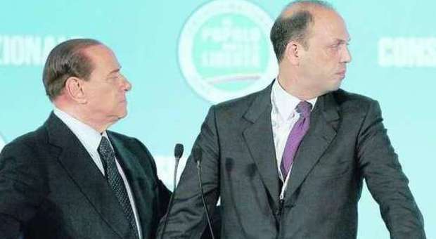 Berlusconi e Alfano a un passo dall'armistizio, ma il Cavaliere affida i circoli FI al braccio destro di Bertolaso