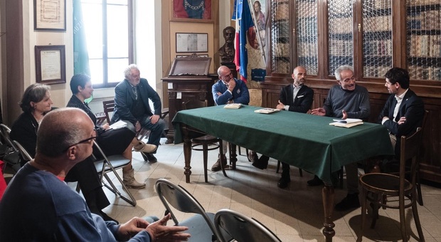 Perugia, chiusa la polemica Palasport: Barton restaura il busto di Evangelisti e finanzia una targa in suo onore