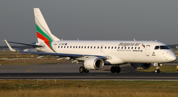 "Sta per far esplodere una bomba...", scoppia la lite sul volo della Bulgaria Air: aereo evacuato a Stoccarda