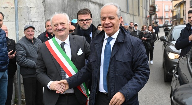 Matteo Piantedosi con il sindaco di Pietrastornina Amato Rizzo