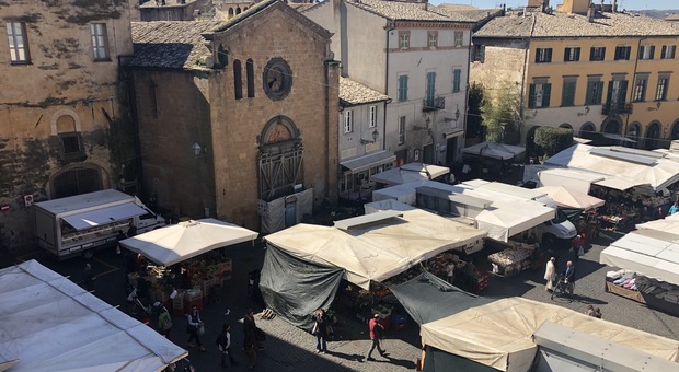 Il mercato di piazza del Popolo a Orvieto