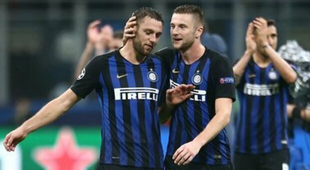 Inter, De Vrij è negativo al Covid: potrebbe giocare già sabato contro il Bologna