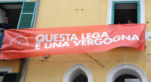 Striscione anti-Salvini a Salerno, l'indagato: ho detto ciò che penso