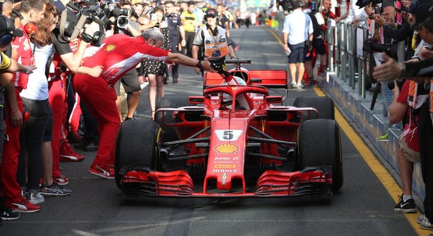 Il pilota della Ferrari Vettel con la sua "Loria" ha vinto il primo Gran Premio della stagione