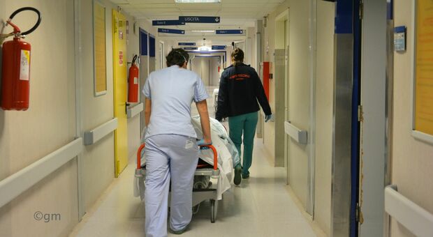 Ospedale di Torrette in apnea da Covid: i ricoveri sfiorano quota 100, terapia intensiva al limite