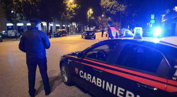Roma, due ragazzi feriti a colpi di pistola dopo una lite in discoteca: uno ha 14 anni