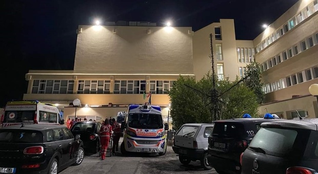 Black out di notte, all'ospedale di Pergola non funziona neanche il generatore d'emergenza: 32 degenti portati a Urbino