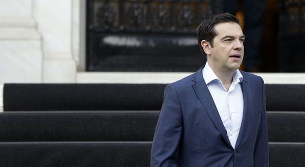 Grecia, Tsipras chiede 7 miliardi subito. Juncker: torniamo a negoziati