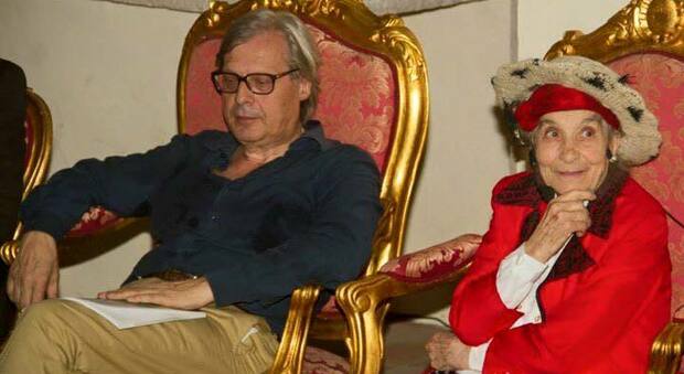 Bonaria Manca morta a 95 anni, Vittorio Sgarbi ricorda l'artista pastora: «Le saremo sempre riconoscenti»