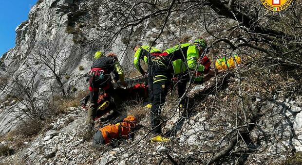 Cade durante l'arrampicata: 26enne soccorsa in parete