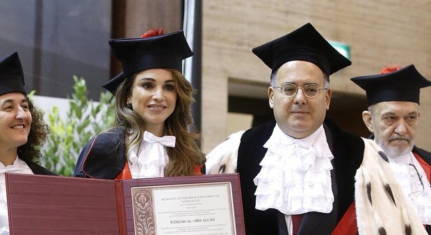 Rania di Giordania, laurea honoris causa alla Sapienza: «Non c'è nulla di islamico nei terroristi»