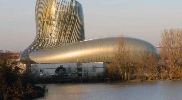 La futuristica Città del vino a Bordeaux