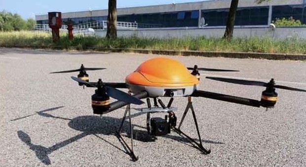Stop ad aerei e treni, accoglienza e controlli: i droni sorveglieranno la città