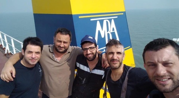 Marittimi bloccati su un cargo in Cina, Di Maio: «Adesso possono tornare in Italia»