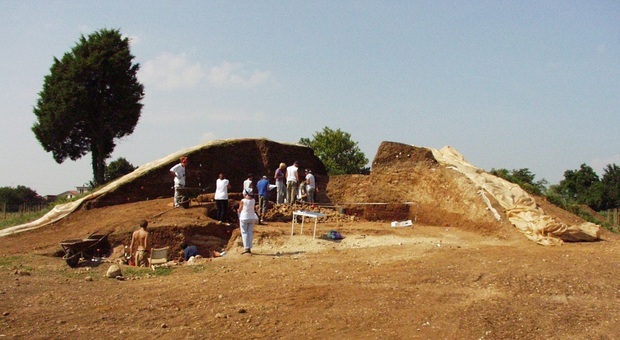 Archeologia, il tumulo di Sant'Osvaldo a Udine durante gli scavi