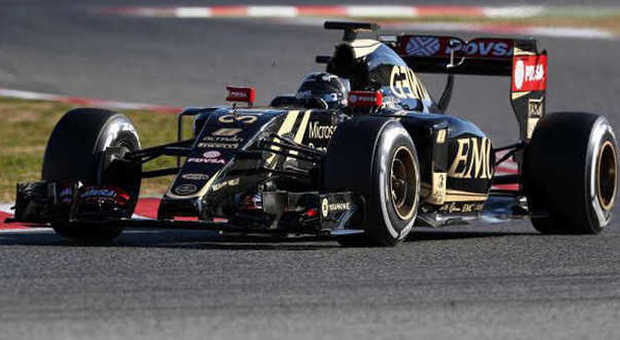 La nuova Lotus di Grosjean sulla pista di Montmelò