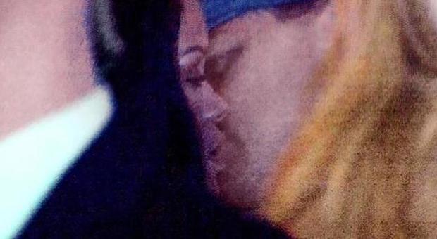 Il bacio tra Rihanna e Leonardo Di Caprio (Chi)