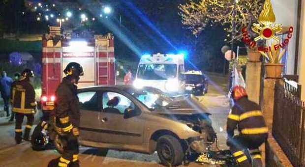 Montefalcione, auto contro un pilastro: in quattro all'ospedale